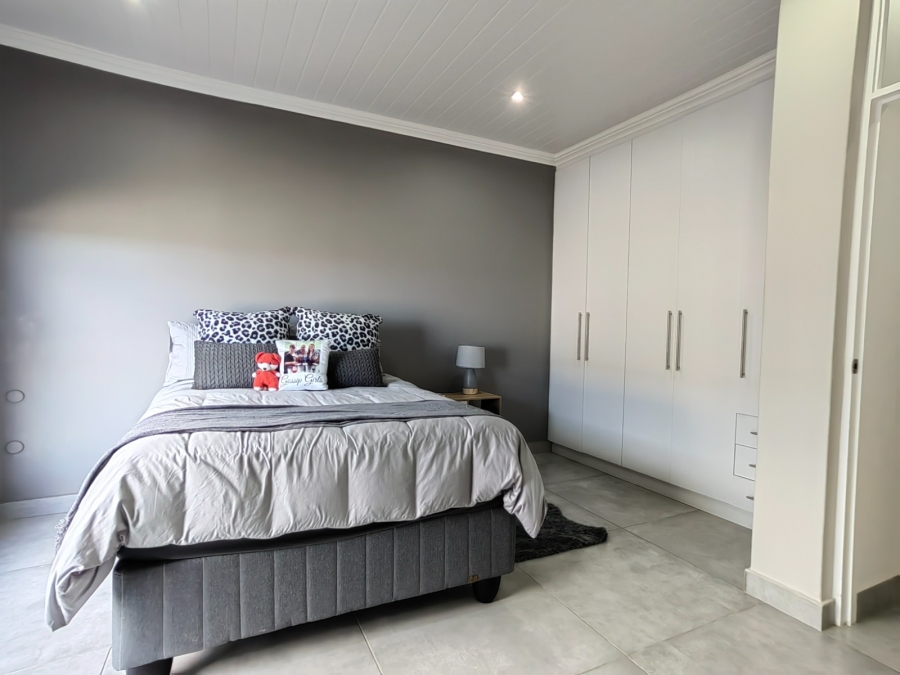 4 Bedroom Property for Sale in Monte Christo Western Cape